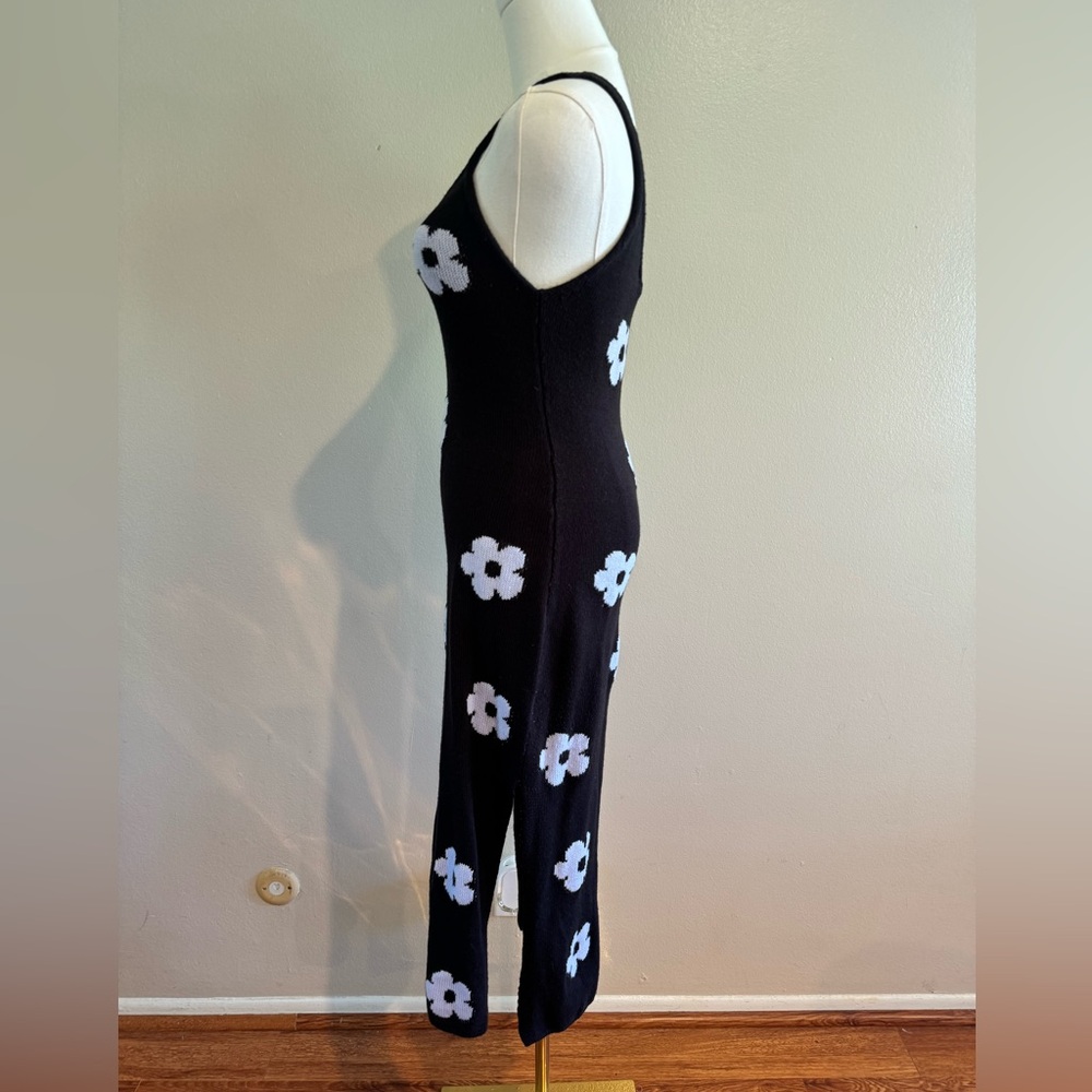 H+M Black Floral Knit Midi Dress with White Flower Pattern - Picture 4 of 8